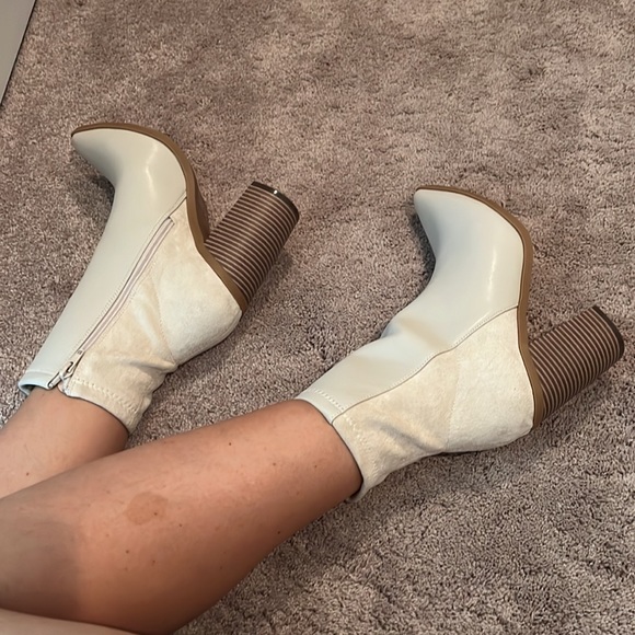 Lulu’s White Shortie Boot - Picture 7 of 8